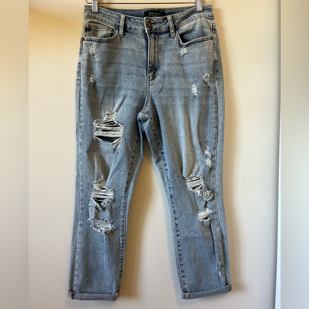 Judy Blue Ankle Cropped Distressed Blue Jeans